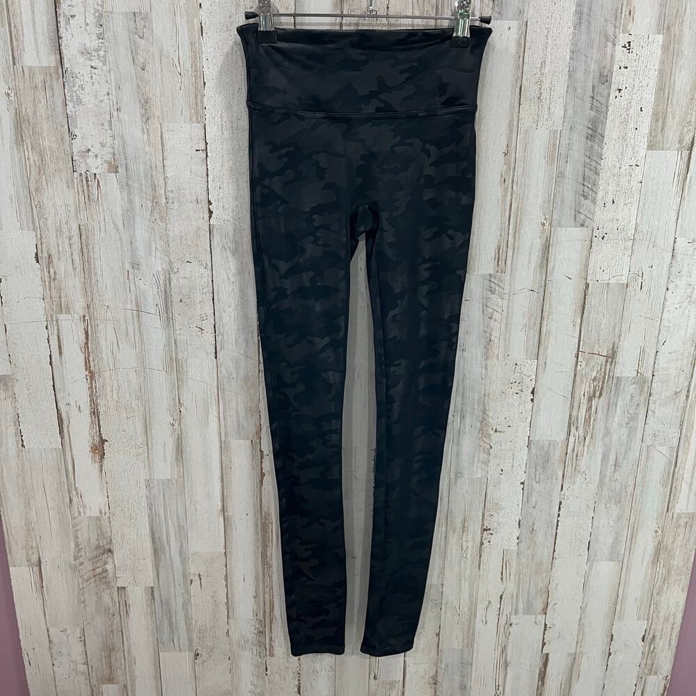 Spanx High Rise Black Camo Faux Leather Leggings Womens Size Small